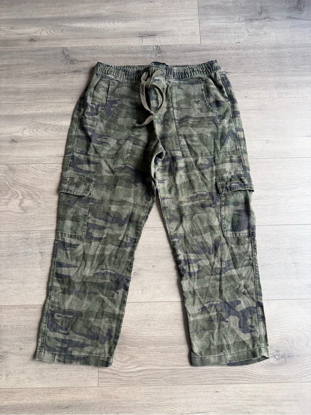 Sanctuary Discoverer Linen Cargo Camo Pants - size medium
